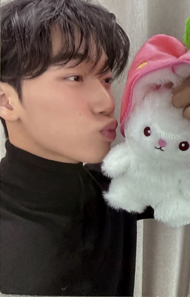 Ateez - GOLDEN HOUR PART.4 POB Photocards (Strawberry Bunny