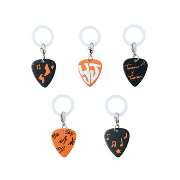 TXT - moa con japan official md guitar pick charm (random) – Kpop Omo TXT - moa con japan official md guitar pick charm (random) – Kpop Omo
