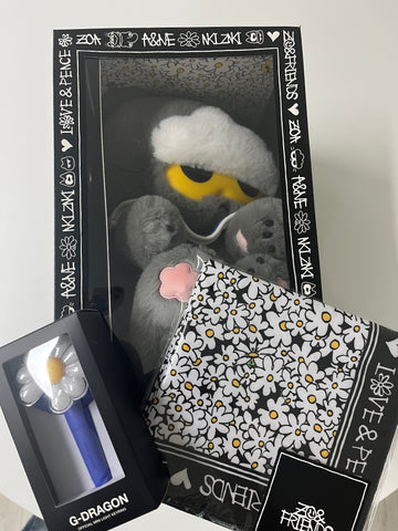 G-Dragon ZO&Friends Plush Lightstick Scarf Set - Special Sale!