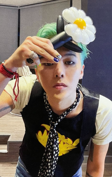 G-Dragon Official MEDIA EXHIBITION : Übermensch Photocard – Kpop Omo